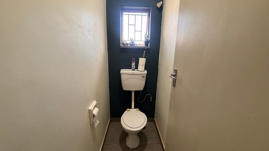 4 Bedroom Property for Sale in Flamwood North West